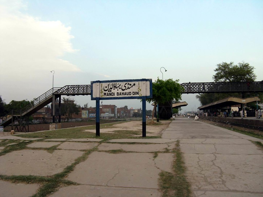 Rent a car in Mandi Bahauddin, Punjab